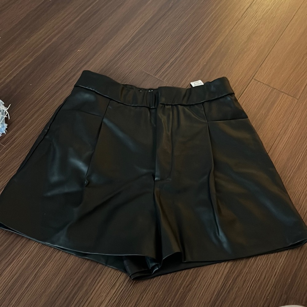 LEATHER ZARA SHORTS!!! SIZE MEDIUM
